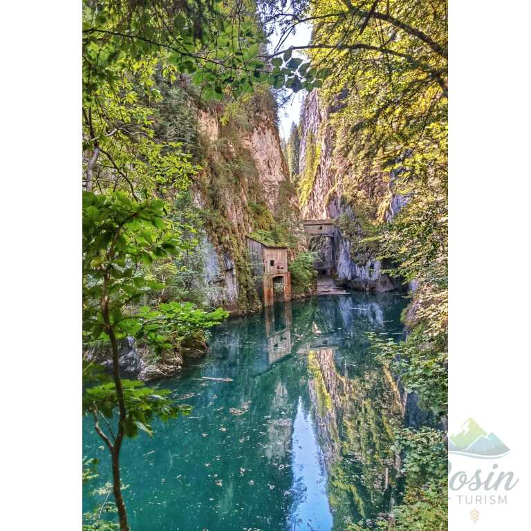 Cheile Zănoagei, Lacul Scropoasa și Cascada 7 Izvoare