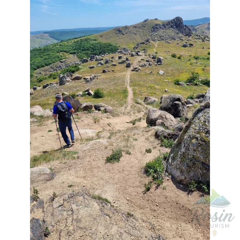 🏔️ Pe Crestele de Granit din Munții Măcin Aventura pe Pricopanului 🍂