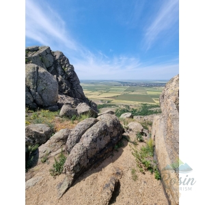 Drumeție de o zi în Munții Măcin – Vârful Țuțuiatu & Lacul Iacobdeal