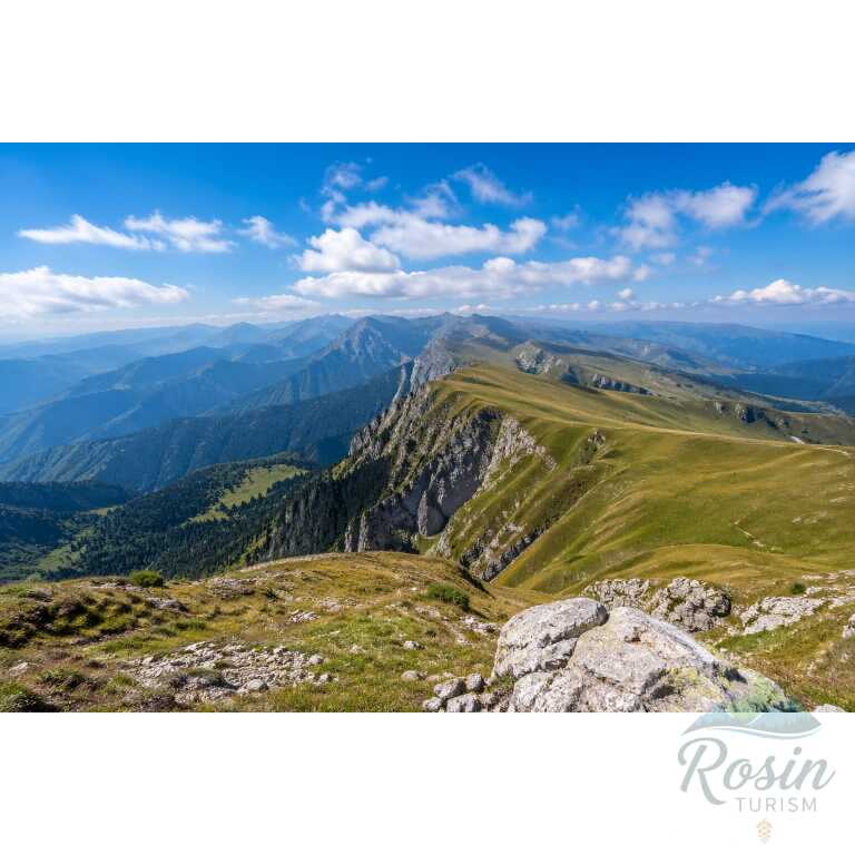 Drumeție de Vară la Vf. Bătrâna: Panorama Bucegilor